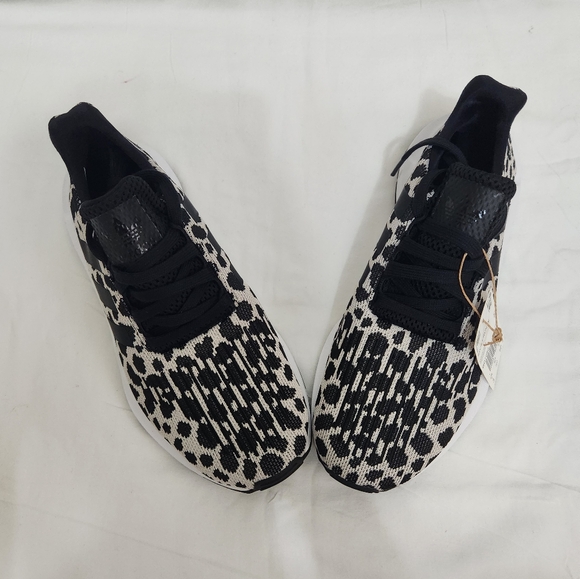 WOMEN'S Adidas Originals Swift Run Leopard Print BD7962 Sneakers - Picture 3 of 5